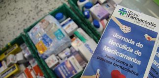 La farmàcia De Dios acapta un centenar de medicaments per al Banc Farmacèutic