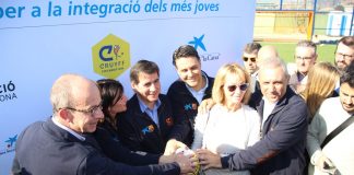 L’exfutbolista Hristo Stòitxkov inaugura a Martorell el catorzè Cruyff Court de l’estat