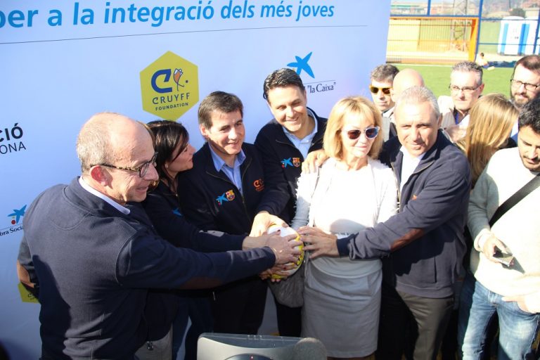 L’exfutbolista Hristo Stòitxkov inaugura a Martorell el catorzè Cruyff Court de l’estat