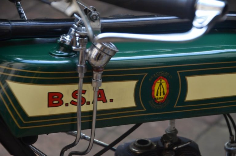 Una BSA 350 restaurada, joia de l’exposició ‘Martorell sobre rodes’ de l’AMCAM