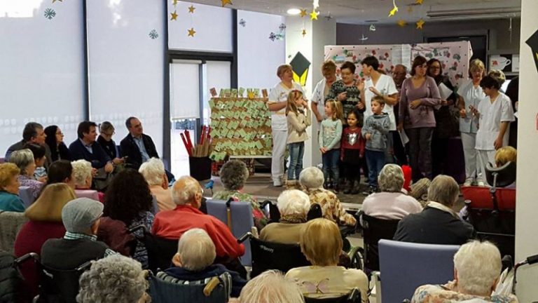 Esperit festiu a la Fundació Residència Sant Joan de Déu per celebrar el Nadal amb els usuaris