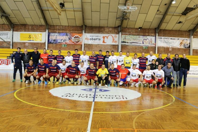 Partidàs d’històrics del futbol sala al Pavelló Esportiu  Municipal per col·laborar amb La Marató