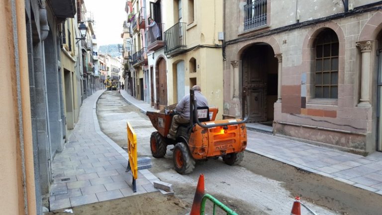 La reurbanització de la plaça Germanes Maestre, carrers Revall i Pere Puig avança a bon ritme