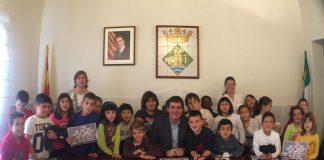 Els alumnes de tercer de Primària coneixen l’Ajuntament on són rebuts per l’alcalde