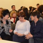 Professors de l'Institut Joan Oró i Pompeu Fabra assisteixen a la benvinguda
