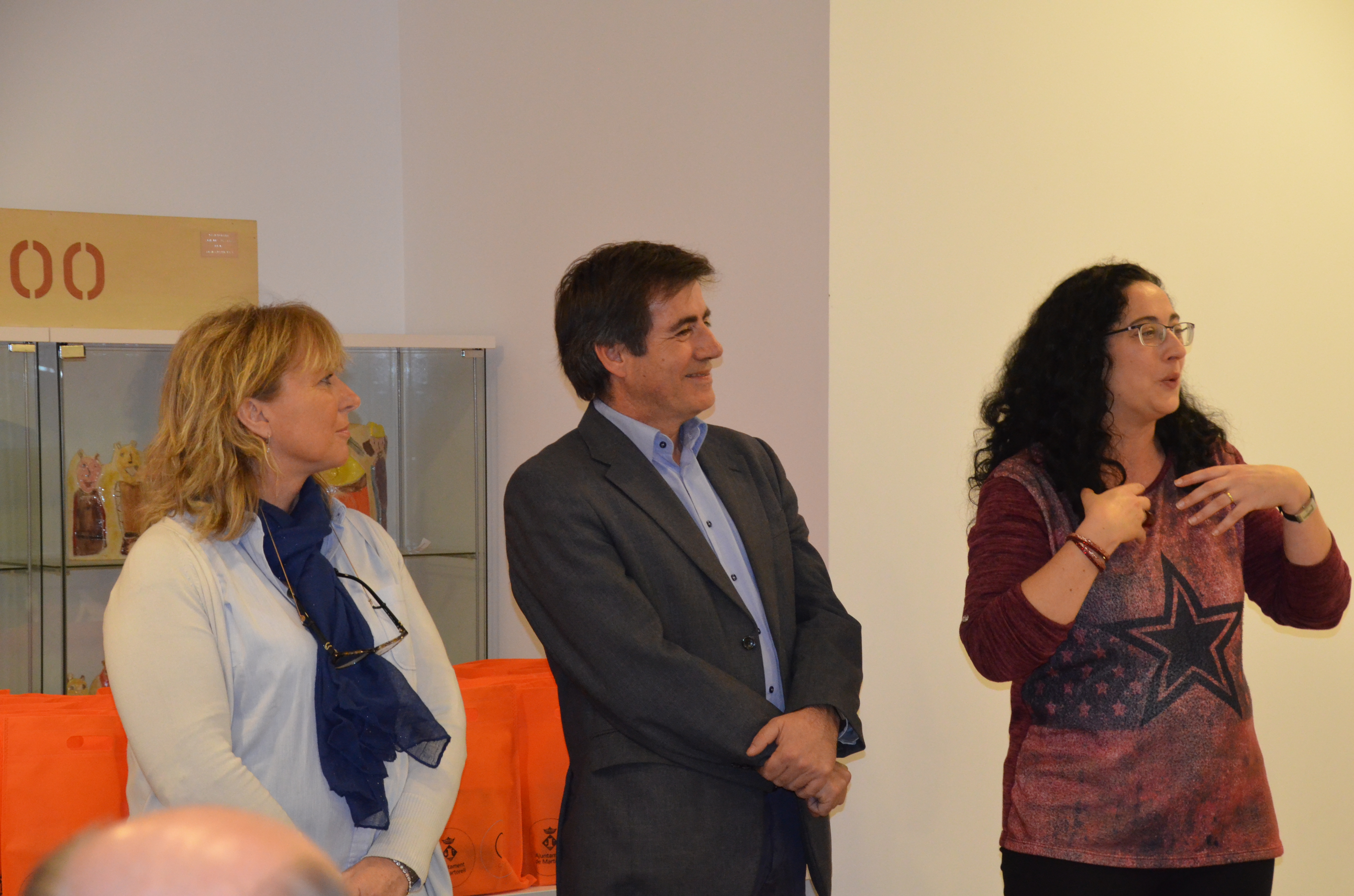 Alumnes i familiars de l'intercanvi assisteixen a la jornada de benvinguda