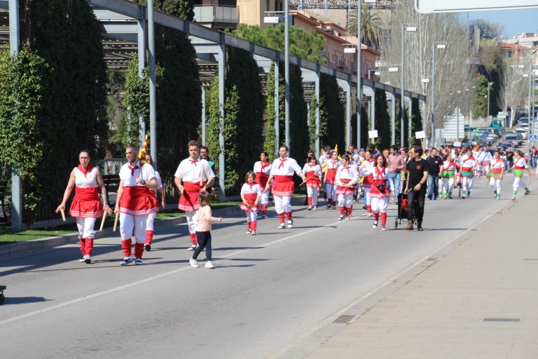 Bastoners de 7 colles participen a la 1a Festa Bastonera de Martorell