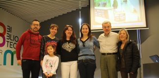 Una nena descobreix el màgic món dels llibres al curtmetratge del Taller de Cinema de Martorell Fem una peli a la Biblioteca, del Taller de Cinema de Martorell, amb Ana Carrasco