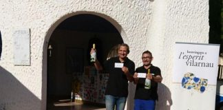 El Club Yahoooh!!! troba el cava perdut al fons del mar i fa neteja a una platja de l’Escala