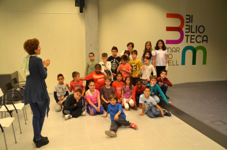 Alumnes de primària d’escoles martorellenques visiten la Biblioteca i la Fira del llibre