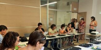Un curs sociosanitari finalitza en contracte laboral a dotze alumnes del Molí Fariner