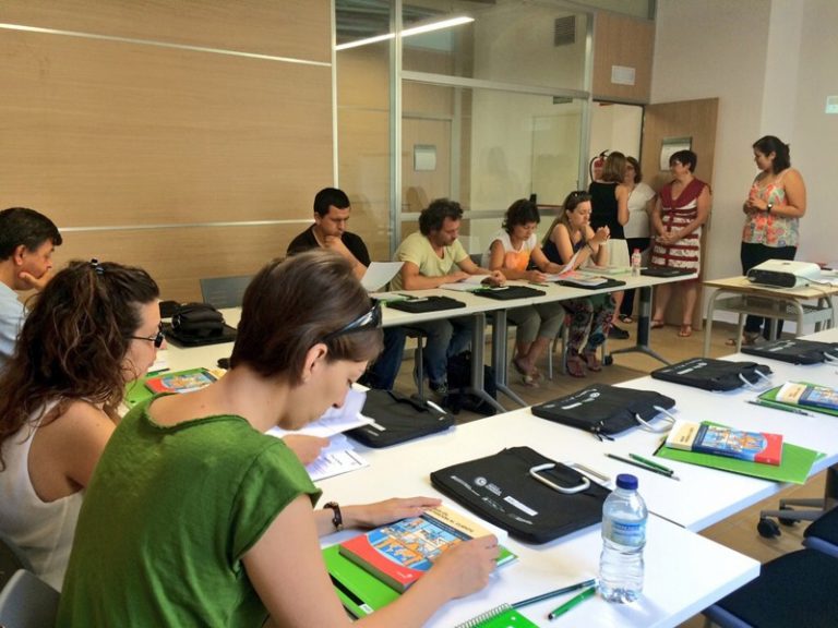 Un curs sociosanitari finalitza en contracte laboral a dotze alumnes del Molí Fariner