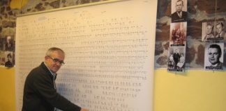 Ramon Benavente exposa un arbre genealògic que abasta set segles i 25 generacions