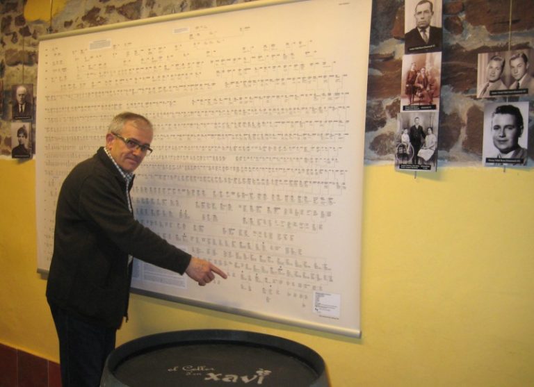 Ramon Benavente exposa un arbre genealògic que abasta set segles i 25 generacions