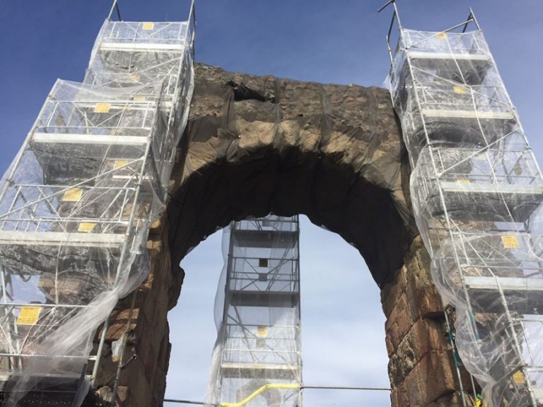La Diputació de Barcelona analitza l’estat de salut de l’arc romà del pont del Diable
