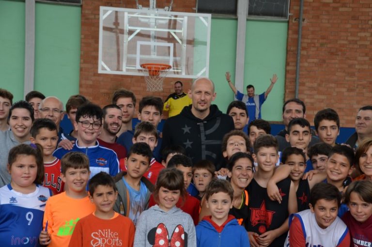 Bona exhibició de ‘Bàsquet al carrer’ al 3×3 del CB Martorell, amb prop de 200 participants