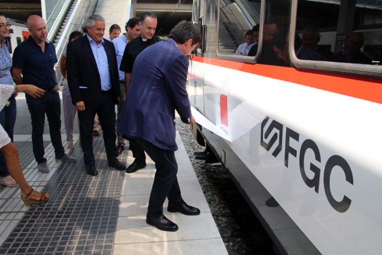 Batejat un tren de FCG amb el nom del compositor martorellenc Joan Cererols