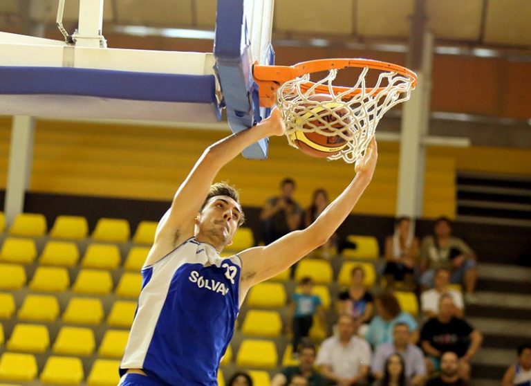 El primer equip del Club Bàsquet Martorell tomba el líder i s’apropa a la primera posició de la lliga EBA