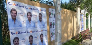 Tret de sortida de la campanya electoral de les municipals amb l’enganxada de cartells