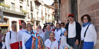 La família caramellaire Bernadí Valls guanya la mona de Caramelles Martorell