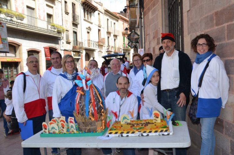 La família caramellaire Bernadí Valls guanya la mona de Caramelles Martorell