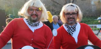 Els motoristes amb Vespa de la colla Pop corn s’alcen amb el primer premi del Carnaval Guanyadors Carnaval 2017