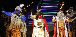 Milers de persones omplen els carrers de Martorell d’emoció per rebre els Reis d’Orient