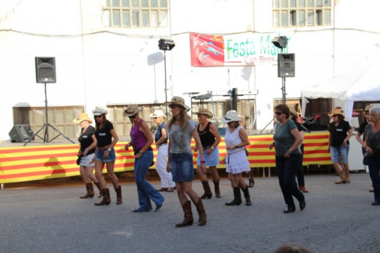 El barri de Can Bros viu la seva festa major a ritme de música i trobades a la plaça