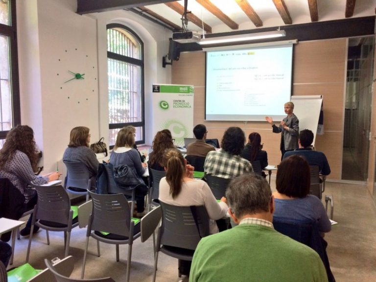 Emprenedors i empreses aprenen a usar el certificat digital, la signatura i la factura electrònica