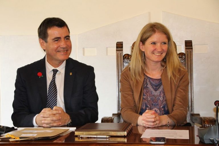 Martorell dóna la benvinguda a una delegació de Chevilly-Larue, població agermanada
