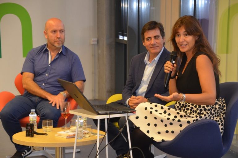 La filòloga Laura Borràs relaciona la literatura i el món del vi, dues arts amb molts vincles