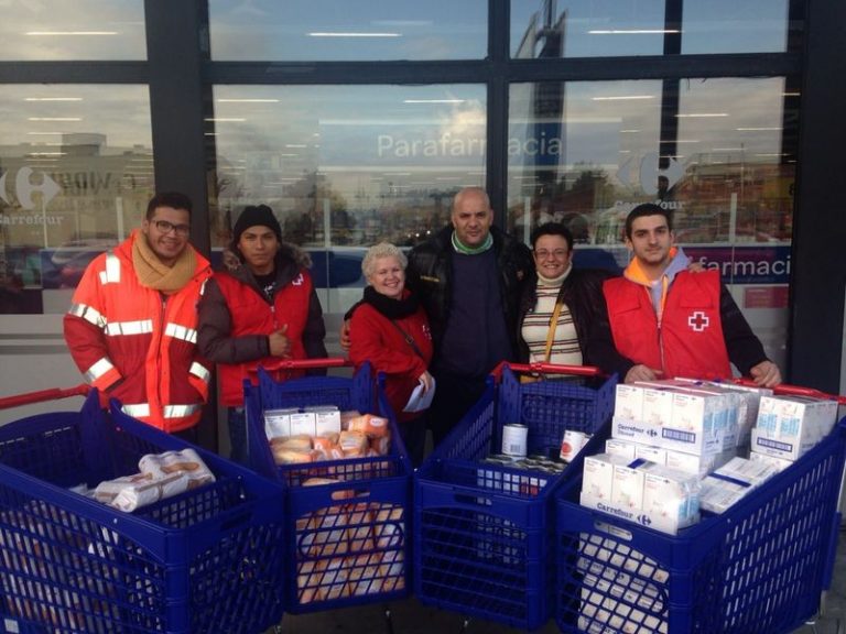 Creu Roja i Carrefour faran recollida solidària de material escolar divendres i dissabte