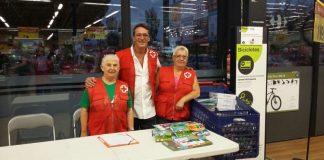Creu Roja Baix Nord i Carrefour recullen material escolar bàsic per abastir 120 famílies