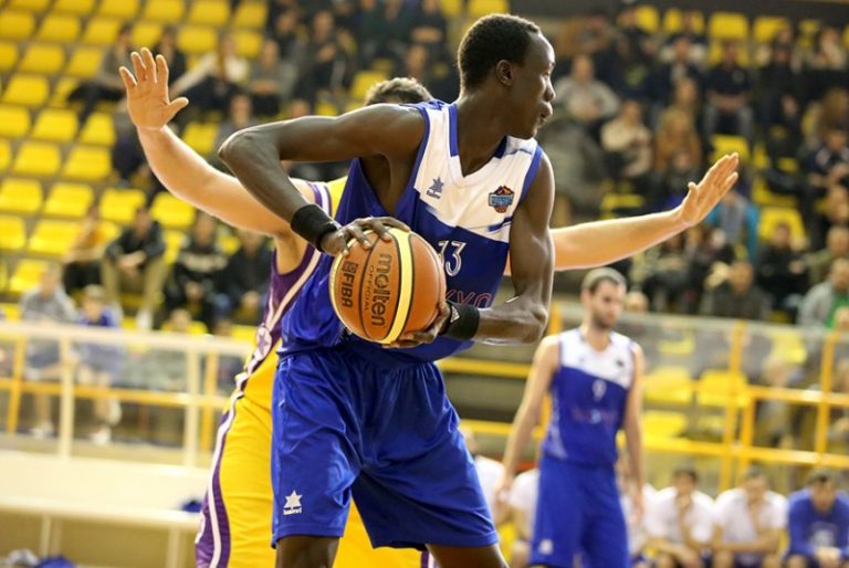 El Club Bàsquet Martorell s’imposa a Sant Feliu i es converteix en colíder de la lliga EBA