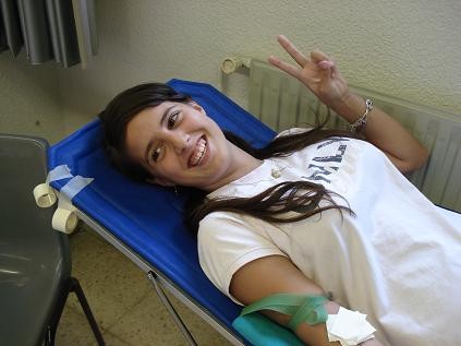 Els alumnes de l’Institut Joan Oró aprenen valors solidaris a través de la donació sanguínia