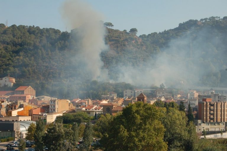 Extingit l’incendi que ha cremat 500 metres de brossa i massa forestal a Les Torretes