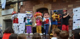 Èxit de la jornada solidària dels comerciants de La Vila amb La Patrulla Canina com a reclam