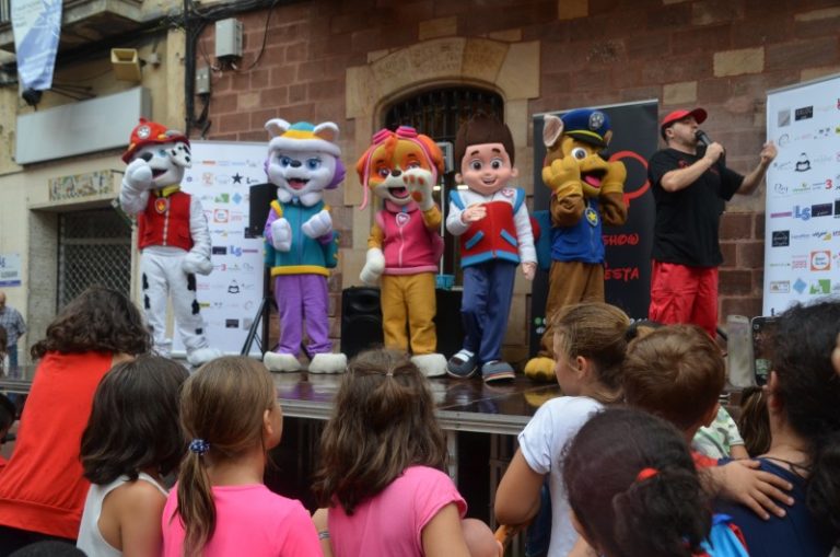 Èxit de la jornada solidària dels comerciants de La Vila amb La Patrulla Canina com a reclam