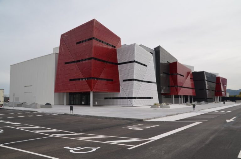 Formalitzada la cessió al SOC del terreny del Centre de formació en automoció