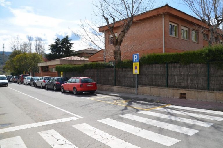 S’eixamplarà la vorera d’accés a l’escola Juan Ramon Jiménez per garantir més seguretat