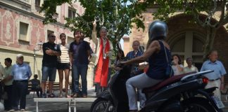 Mossèn Manuel Roig beneeix els vehicles de motor en la festa de sant Cristòfol