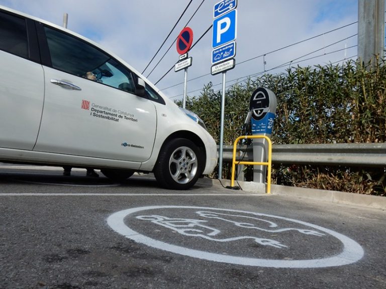 Martorell Enllaç d’FGC estrena punts de recàrrega per a vehicles elèctrics