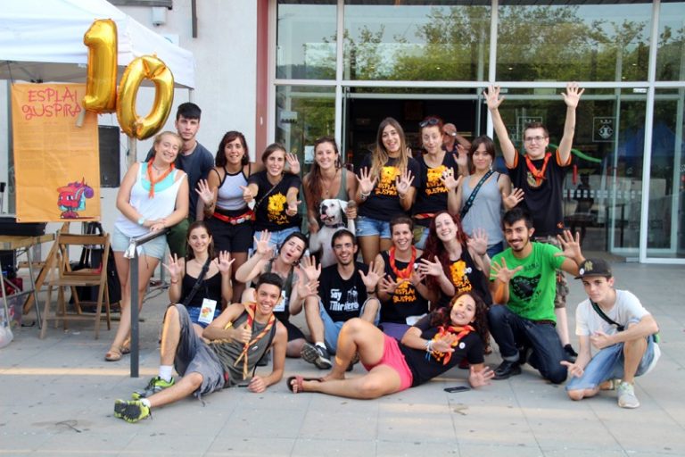La plaça de les Cultures acull una extensa jornada dels 10 anys de l’Esplai Guspira