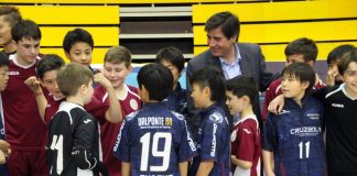 Alcalde i regidors visiten els infants japonesos que fan estada esportiva a Martorell