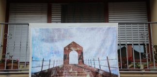 La segona edició d’Everywhere prints torna a omplir d’obres d’art els balcons de La Vila
