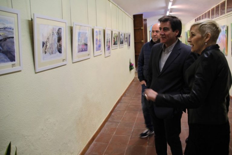 L’artista local Ana Varea presenta la seva pintura vitalista al Museu de l’Enrajolada