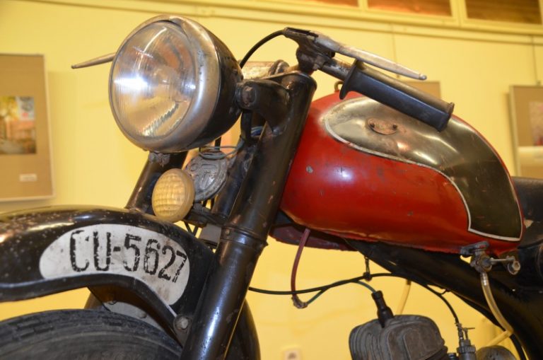 El soci Josep Valls i la marca de motos Clúa, protagonistes de la 19a exposició de l’AMCAM