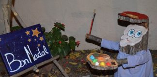 Els Artistes Plàstics promouen el tió amb una mostra a l’Enrajolada i a comerços locals
