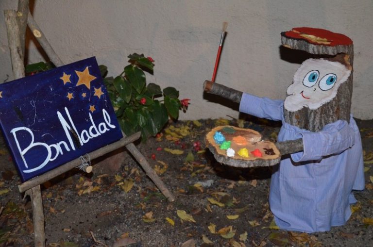 Els Artistes Plàstics promouen el tió amb una mostra a l’Enrajolada i a comerços locals
