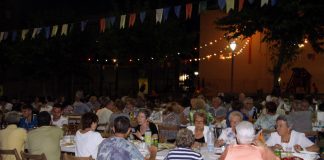 Un sopar amb 300 veïns, centre de les festes de Sant Jaume al barri de Can Carreras Festes de Can Carreras